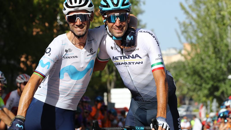 Fotografija: Alejandro Valverde (levo) in Vincenzo Nibali se bosta poslovila na sobotni dirki po Lombardiji. FOTO: David Pintens/Belga/Reuters

