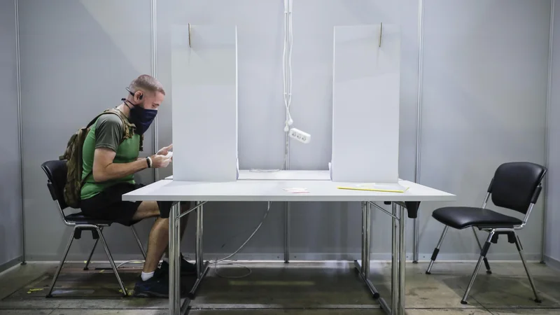 Fotografija: Na zadnje julija lani smo na referendumu odločali o zakonu o vodah. FOTO: Uroš Hočevar/Kolektiff
