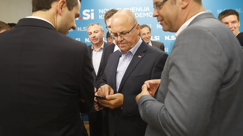 Fotografija: V NSi vidijo vladni predlog sprememb pri dohodnini kot bitje razrednega boja proti srednjemu razredu, zato mu nasprotujejo. FOTO: Leon Vidic/Delo