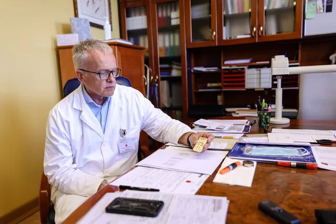Tomaž Zupanc, predstojnik Inštituta za sodno medicino: &raquo;Preiskovanci imajo mehanizme, s katerimi nas hočejo izigrati, mi pa imamo take, ki jim to preprečujejo.&laquo; Foto Črt Piksi
