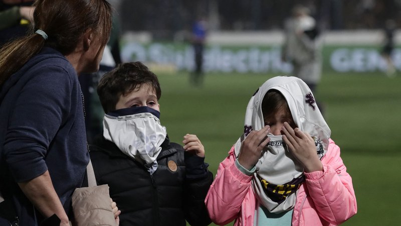 Fotografija: Tudi najmlajši so imeli težave z dihanjem. FOTO: Alejandro Pagni/AFP
