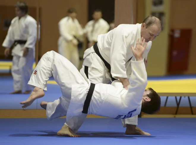 Ob rojstnem dnevu se je v preteklih letih rad postavil tudi na tatamiju. FOTO: Reuters
