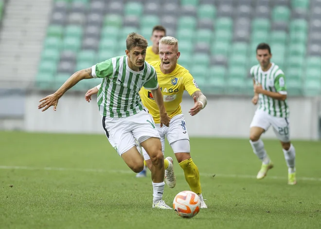 Prvi mestni derbi v Stožicah je odločil Marcel Ratnik, jutrišnji drugi v tej sezoni bi utegnil biti še bolj razburljiv. FOTO: Jože Suhadolnik/Delo
