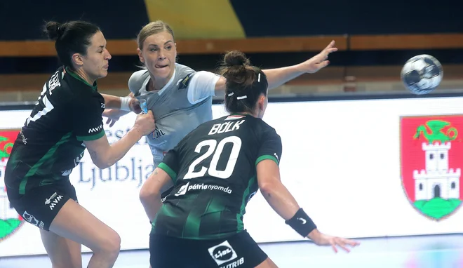 Barbara Lazović zaradi težav s kolenom ni vedela, ali bo igrala. FOTO: Blaž Samec
