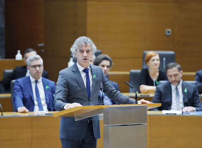 »Optimističen sem, da bo ta zima manj huda, kot se napoveduje, ker se je v Evropi našel konsenz, kako poseči na energetske trge in kako pomagati ljudem.« FOTO: Jože Suhadolnik/Delo