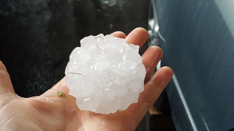 Fotografija: Toča se povečuje, kažejo raziskave. Ali je vzrok plastika, še ni jasno. FOTO: Bralec Damjan