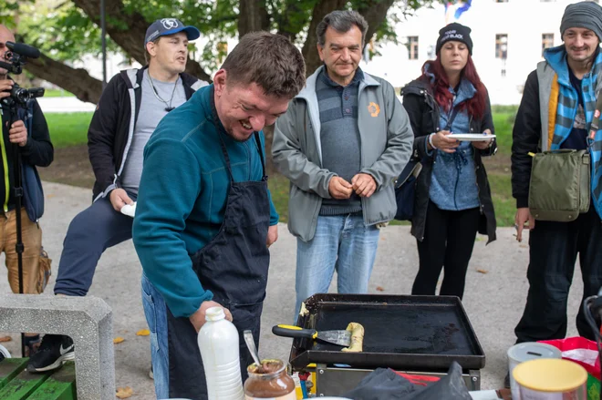 Ob svetovnem dnevu brezdomstva v »Tončkovem parku« FOTO: Voranc Vogel
