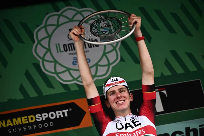 Tadej Pogačar resda ni še tretjič zapored slavil na največji kolesarski dirki, a je tudi z zmagoslavjem na zadnji veliki dirki&nbsp; sezone &ndash; 116. &raquo;Giro di Lombardia&laquo;&nbsp;&ndash; potrdil, da je še vedno najboljši kolsar na svetu. FOTO: Marco Bertorello/AFP
