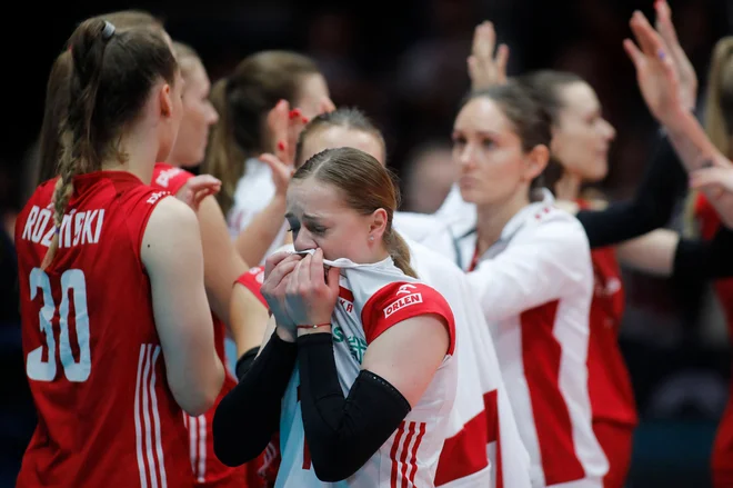 Marysia Stenzel je bila po porazu s Srbijo v Gliwicah neutolažljiva. FOTO: Dominik Gajda/AFP
