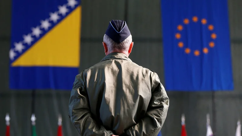 Fotografija: BiH mora izpolniti več pogojev, med drugim na področjih sodstva, boja proti korupciji in svobode izražanja. Končno odločitev bodo sprejeli voditelji EU. FOTO: Dado Ruvic/Reuters
