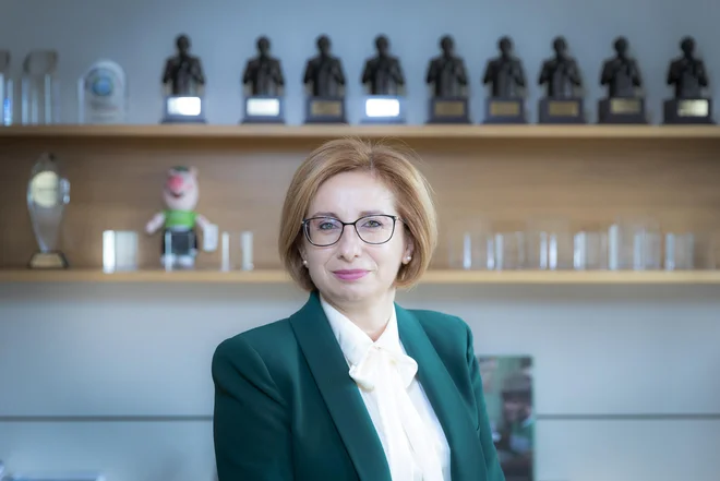 Banke smo iz preteklih izkušenj okrepile standarde kreditiranja, prilagodile politiko tveganj ter spremljave portfelja strank, razloži Anita Stojčevska.

Fotografiji Jože Suhadolnik
