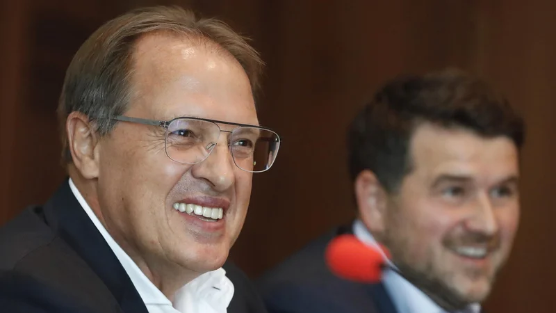 Fotografija: Olimpijin direktor Igor Barišić (desno) in predsednik Adam Delius mirno spita. FOTO: Leon Vidic/Delo