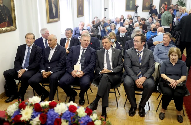 Iz občinstva je bilo med nastopom Spomenke Hribar slišati, da je posvet posvečen Pučniku, in ne obračunavanju z Janšo&nbsp;... FOTO BLAŽ SAMEC/DELO

