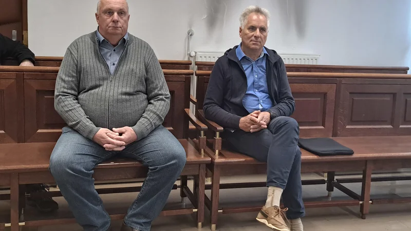Fotografija: Nekdanji braslovški podžupan Vinko Drča (levo) in nekdanji župan Marko Balant se branita obtožb o zlorabi položaja. Zagrožena kazen je do osem let zapora. FOTO: Špela Kuralt/Delo