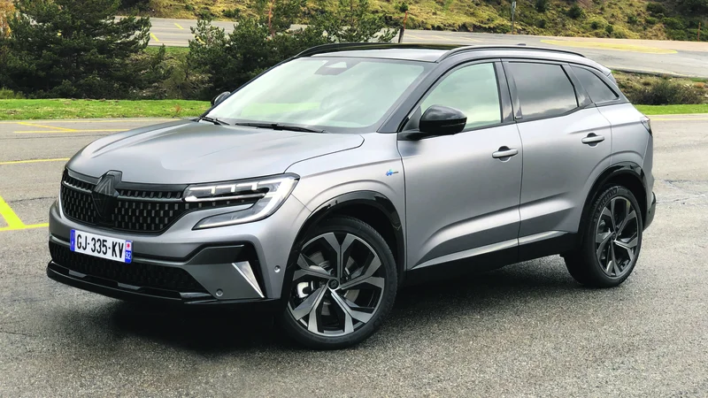 Fotografija: Austral je pomembna Renaultova novost. V ospredju je hibridni pogon. FOTO: Aljaž Vrabec