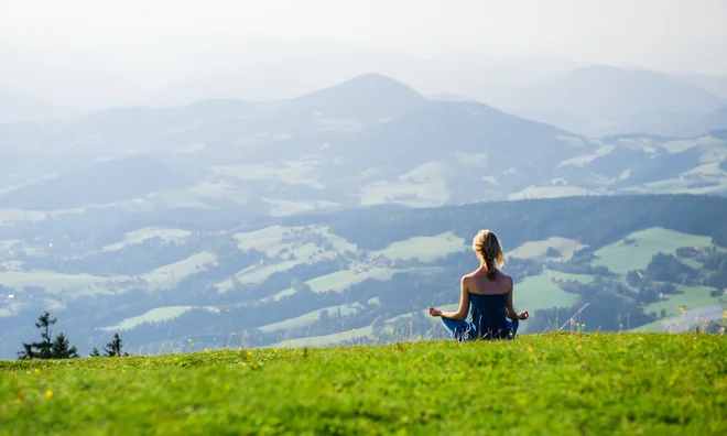 Pravi učinki vadbe čuječnosti se pokažejo, ko redno treniramo vsaj osem tednov, že pri 15- do 20-minutni vadbi na dan. FOTO: Shutterstock
