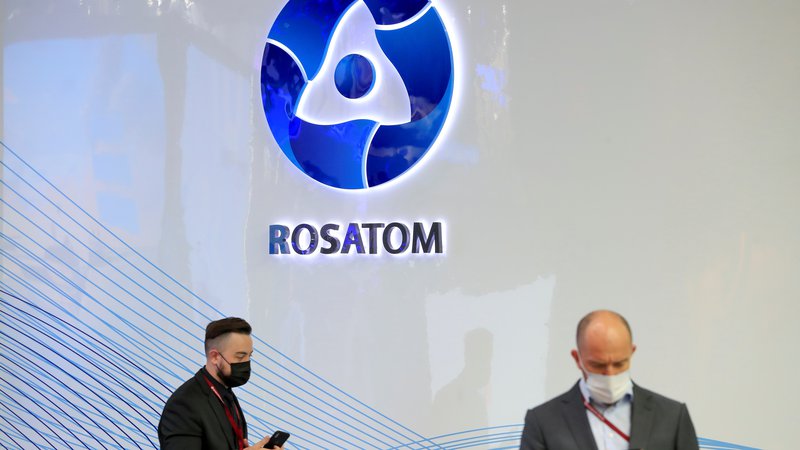 Fotografija: Rosatom je rusko državno podjetje, ki je v letu 2020 ustvarilo 15 odstotkov svetovne trgovine z uranom. FOTO: Jevgenija Novoženina/Reuters
