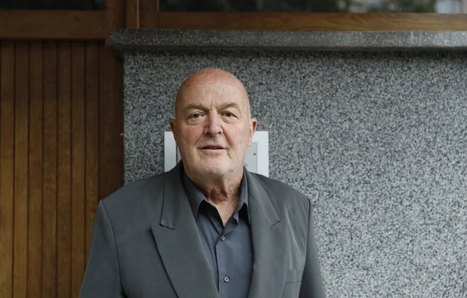 Prim. Dušan Nolimal konoplje ne obravnava kot nenevarne droge oziroma zdravila in ne zanika možnih komplikacij po njenem jemanju. FOTO JOŽE SUHADOLNIK/DELO
