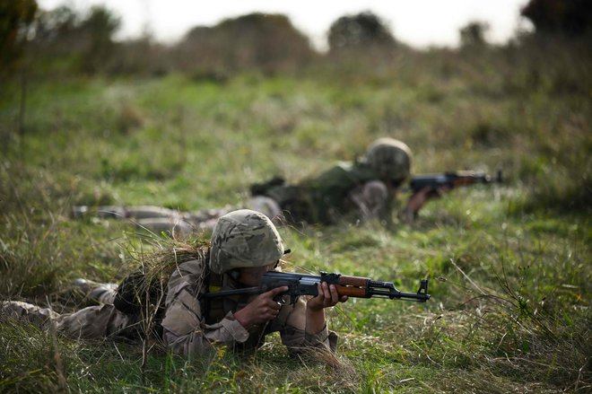 Urjenje ukrajinskih vojakov na jugu Anglije. FOTO: Daniel Leal/AFP
