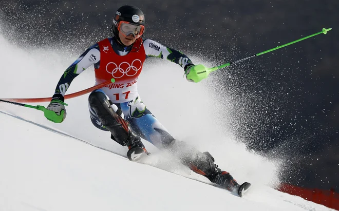 Slokarjeva med letošnjimi olimpijskimi igrami v Pekingu. FOTO: Christian Hartmann/Reuters
