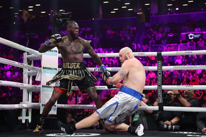 Deontay Wilder je hitro opravil z Robertom Heleniusom. FOTO: Al Bello/AFP
