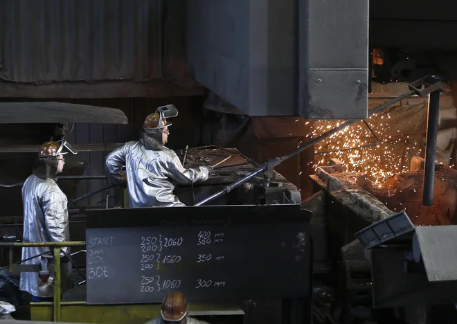 Analitike GZS je&nbsp; sicer rast industrijske proizvodnje v avgustu pozitivno presenetila, opozarjajo pa, da je v tretjem četrtletju pričakovati stagnacijo slovenskega gospodarstva.&nbsp;&nbsp;Foto Jože Suhadolnik

