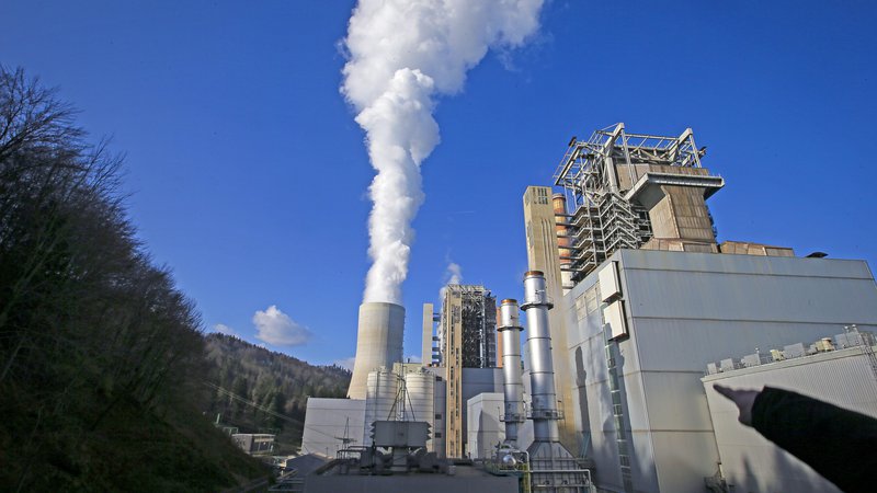 Fotografija: Termoelektrarno Šoštanj bi lahko ustavili in jo pognali na polno v zares hladnih mesecih. FOTO: Jože Suhadolnik/Delo
