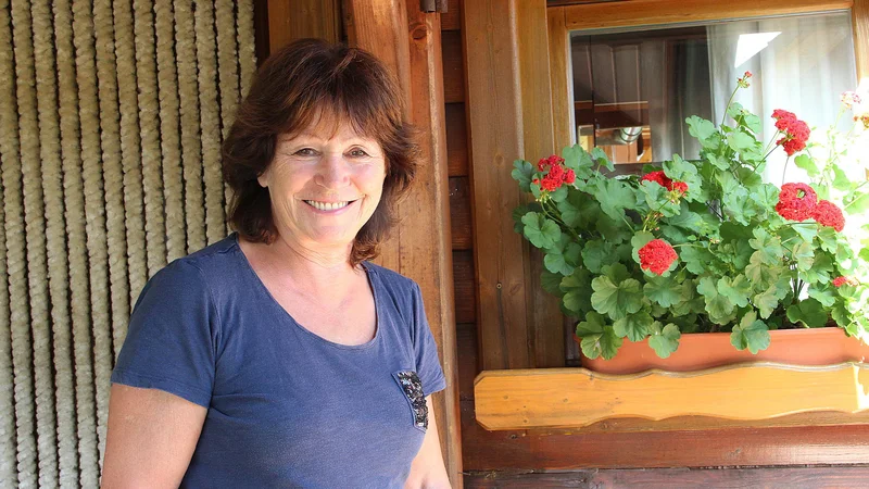 Fotografija: »Človek mora razmišljati o svojem življenju v starosti, pa ne le on, ampak tudi njihovi otroci, svojci, da ne bodo potem postavljeni pred izvršeno dejstvo,« pravi Zvonka Ješelnik. FOTO: Simona Fajfar/Delo