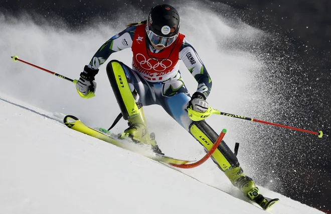 Neja Dvornik med nastopom na letošnjih olimpijskih igrah, ki jih je z okoliškimi kraji gostila kitajska metropola Peking. FOTO: Christian Hartmann/Reuters
