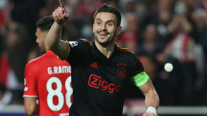 Fotografija: Dušan Tadić sodi med najboljše nogometaše Ajaxa v zadnjih letih. FOTO: Rodrigo Antunes/Reuters