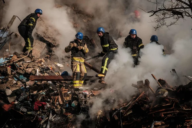 V Kijevu trdijo, da je ukrajinskim branilcem je uspelo sestreliti večino ruskih brezpilotnikov, a pet jih je vseeno doseglo svoje cilje. FOTO:&nbsp;Yasuyoshi Chiba/AFP
