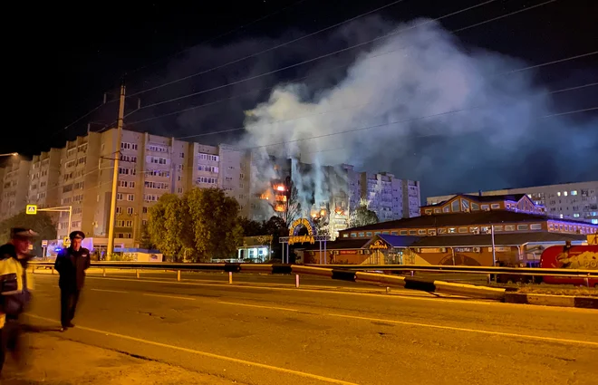 &nbsp;Med vzletom ruskega lovca je zagorel eden od motorjev. FOTO: Stringer Reuters
