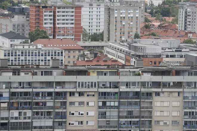 Nakup nepremičnine Rusom v Sloveniji še ne zagotovi prebivališča, ampak morajo zanj najprej izpolniti še druge kriterije, zato se veliko povpraševanje po njih ne bo nujno odrazilo tudi v nakupih. FOTO: Leon Vidic/Delo
