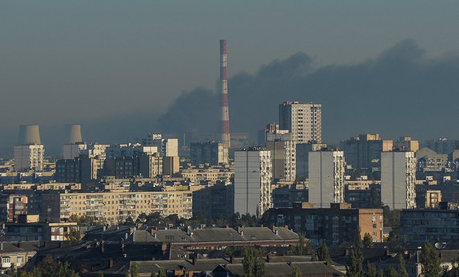 Eksplozije so danes odjeknile na območju termoelektrarne v Kijevu. FOTO: Stringer Reuters
