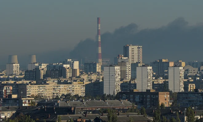 Eksplozije so danes odjeknile na območju termoelektrarne v Kijevu. FOTO: Stringer Reuters
