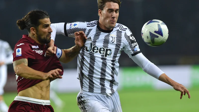 Fotografija: Prvi strelec serie A Dušan Vlahović (desno, ob njem Ricardo Rodriguez) je zabil šest golov, toliko kot Ciro Immobile in Marko Arnautović. FOTO: Massimo Pinca/Reuters