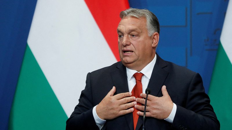 Fotografija: Orbánu je uspelo prepričljivo zmagati v okoliščinah, ki bi sicer lahko ustrezale združeni politični opoziciji. FOTO: Bernadett Szabo/Reuters
