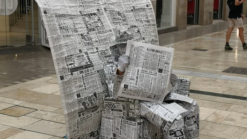Fotografija: Attila iz Budimpešte že deset let na jugu Španije živi dobesedno od časopisov. FOTO: Novica Mihajlović