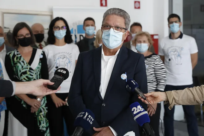 Na zadnjih nastopih pred kamerami je bil Konrad Kuštrin že videti utrujen. FOTO: Leon Vidic/DELO
