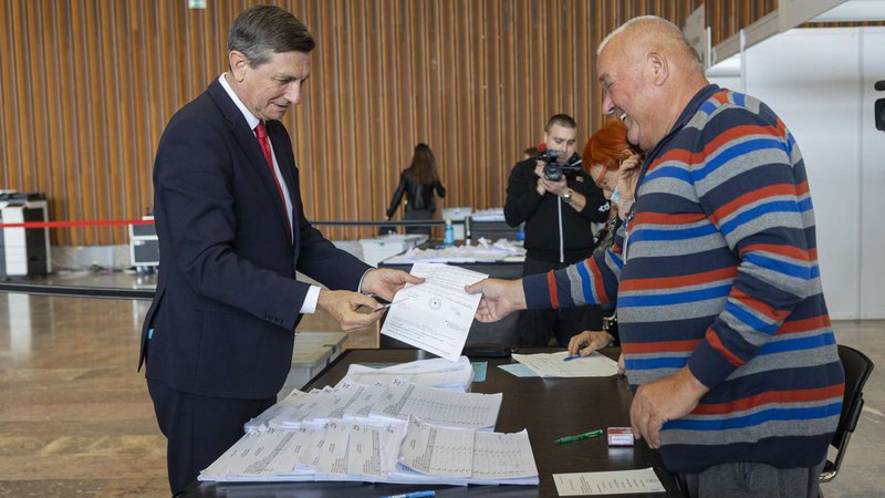 Fotografija: Predsednik republike Borut Pahor je danes na predčasnem glasovanju oddal svoj glas. FOTO: Bor Slana/Sta
