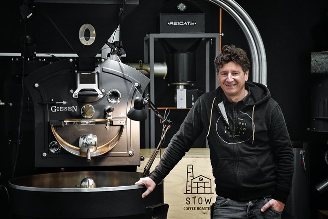 Aleš Turšič je v podjetju odgovoren tako za praženje kave kot njegovo vodenje. FOTO: arhiv pražarne Stow
