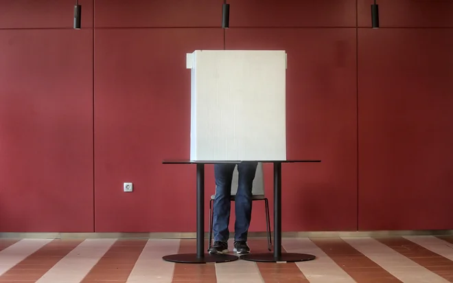 Čeprav jutri ne volimo mačka v žaklju, bi&nbsp;o tem, kaj&nbsp;oziroma koga bi si lahko zares izvolili, morda največ izvedeli prav od sosedov predsedniških kandidatov.&nbsp;Foto Blaž&nbsp;Samec

