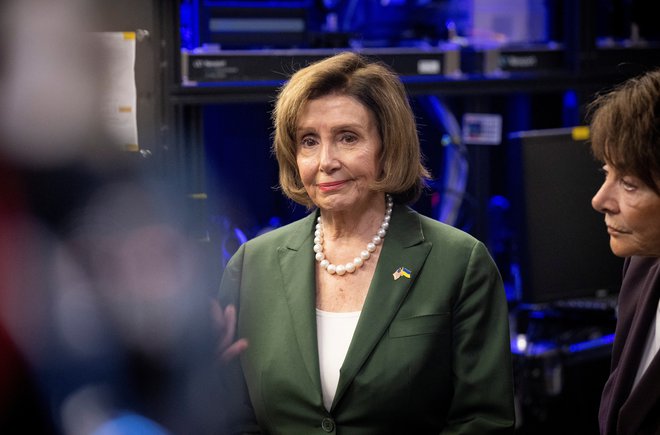 Republikanska teorija zarote za vdor obtožuje demokratsko predsednico predstavniškega doma Nancy Pelosi. FOTO: Reuters
