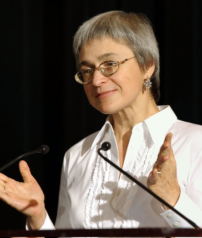 Ana Politkovska je po tragičnem razpletu krize za Delo izjavila, da napad specialcev ni bil nujen. Umrla je štiri leta pozneje, umorili so jo neznanci. Svetu je razkrivala ruske zlorabe v Čečeniji, molčala pa ni niti o zločinih čečenskih upornikov.

FOTO: Reuters
