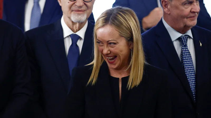 Fotografija: Ministrska ekipa bo imela v nedeljo svojo prvo sejo v palači Chigi. FOTO: Guglielmo Mangiapane/Reuters