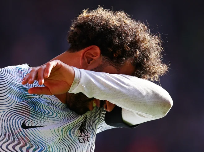 Liverpoolov zvezdnik Mohamed Salah ni mogel verjeti, da je še ena priložnost splavala po zlu. FOTO: David Klein(Reuters
