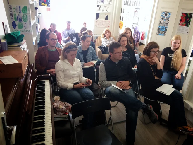 Prepišno uredništvo že tradicionalno združuje ustvarjalce številnih področij in medijev &ndash; od literature do filma, od glasbe do likovne umetnosti. FOTO: Andrej Hočevar/LUD Literatura
