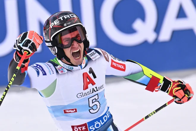 Žan Kranjec se je takole veselil odličnega nastopa v Söldnu. FOTO: Joe Klamar/AFP
