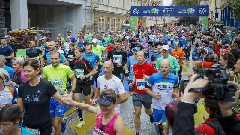 Fotografija: Ljubljanski maraton je dolga leta, do spremembe trase, po kateri se je teklo na 42 kilometrov, veljal za posebno težek, ker so morali tekači odteči dva kroga. FOTO: Jože Suhadolnik/Delo
