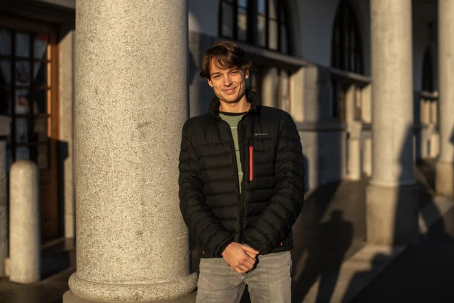 Kristjan Rakar (2001) je študent primerjalne književnosti in literarne teorije ter slovenistike na Filozofski fakulteti Univerze v Ljubljani. Foto Voranc Vogel
